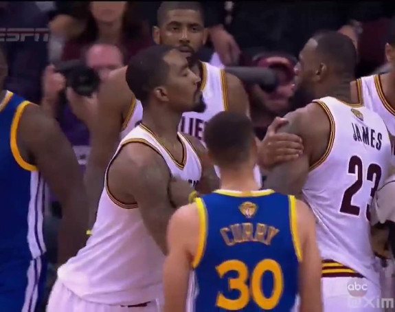 Video - NBA finale: Preskakanje, udarac i uvreda, a zamalo i tuča!!!