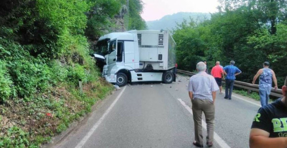 Odron obustavio saobraćaj 