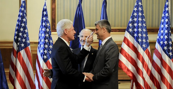 Olbrajtova i Klinton u Prištini