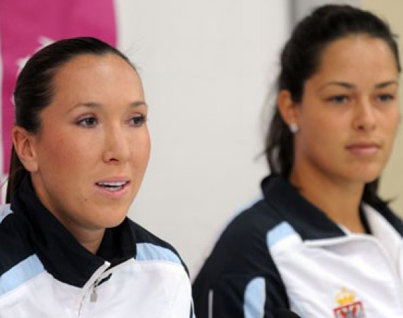 WTA: Ana miruje, JJ pada!