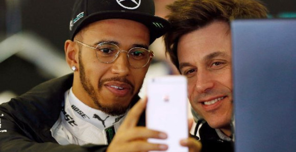 Шефовска порука Хамилтону...