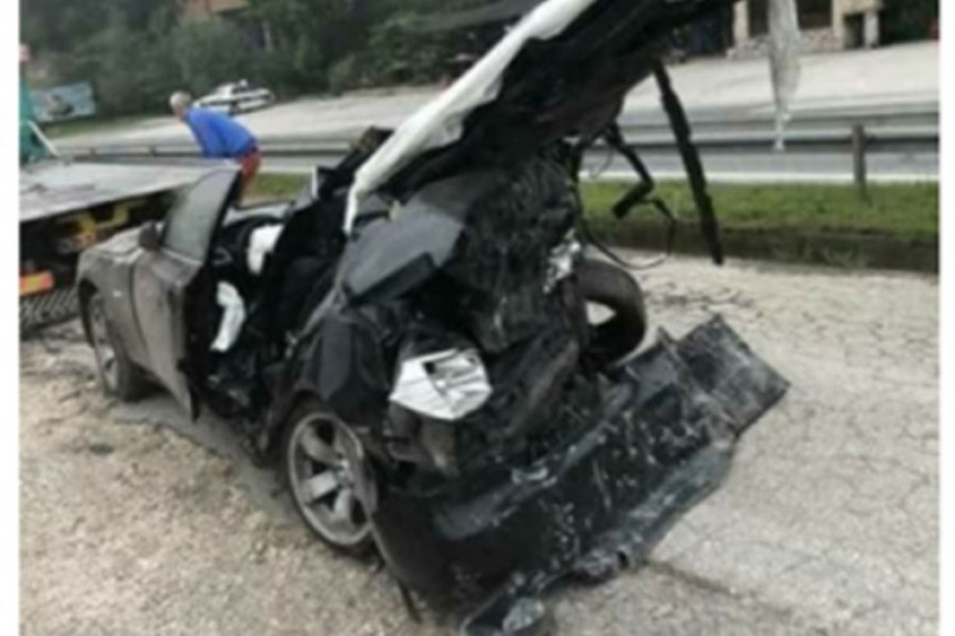 Dvoje mrtvih u teškoj nesreći