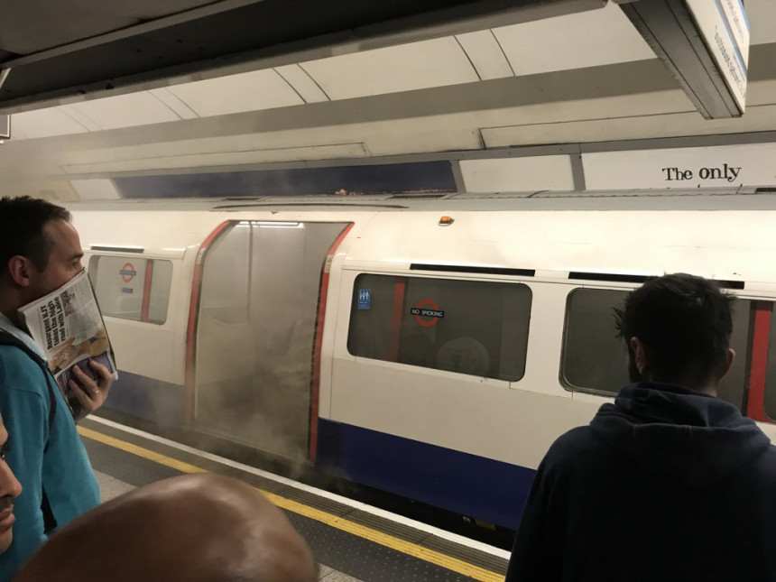 Запаљен воз у центру Лондона