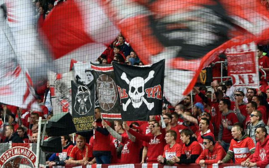 LE: Navijači Spartaka bodre Zvezdu u Krasnodaru!
