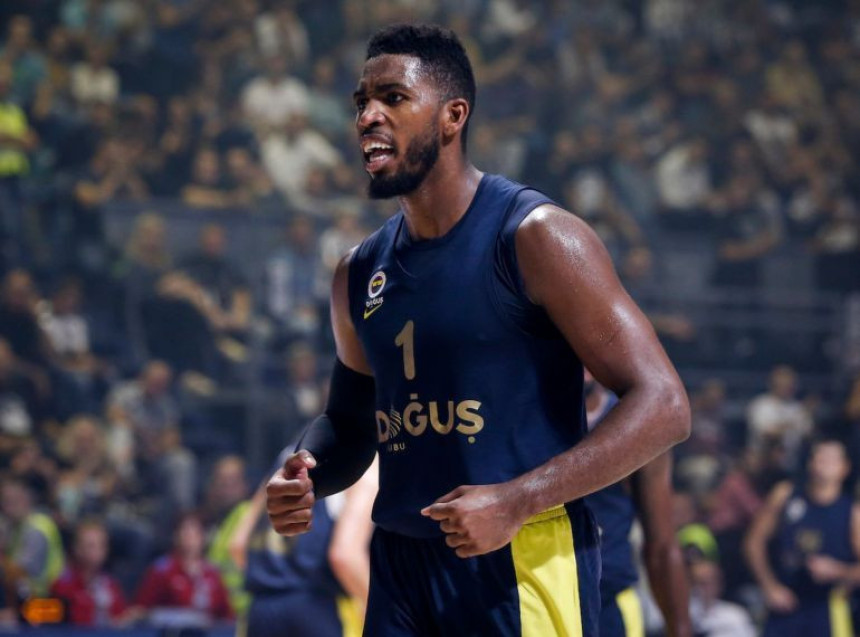 Iz Fenerbahčea u Kinu!
