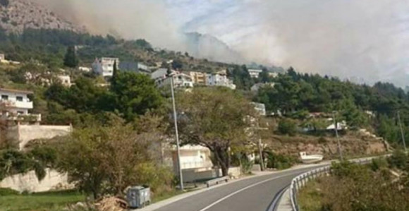 Požar kod Omiša: Ekipe na terenu