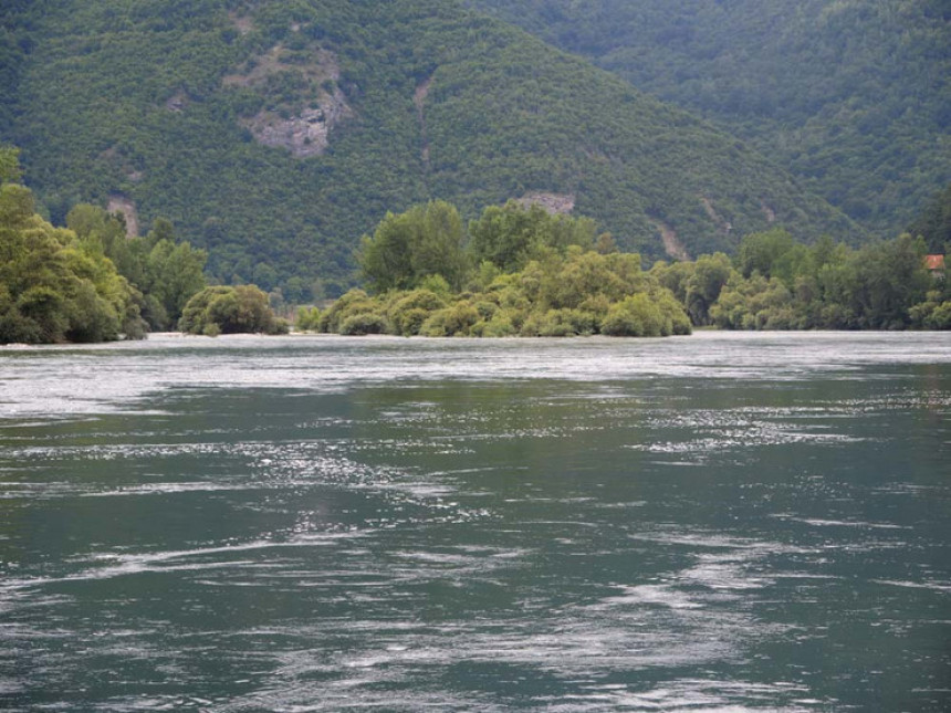 Tuga u Bratuncu: Maloljetnik se utopio u rijeci