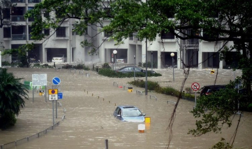 Више од милион људи евакуисано због тајфуна
