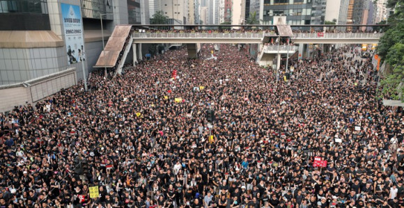 Protest: Hiljade ljudi na ulicama Hong Konga 