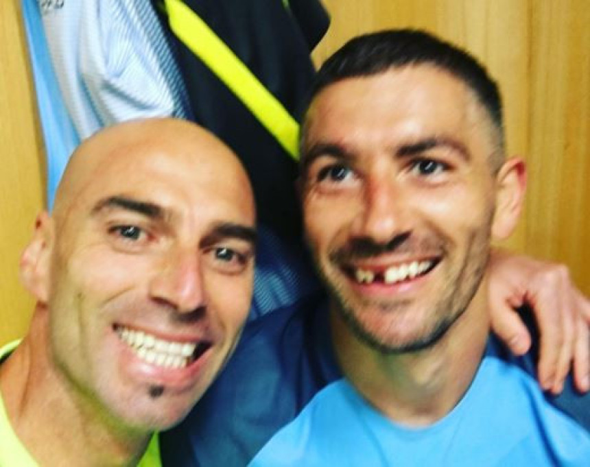 Kolarov ostao bez zuba!