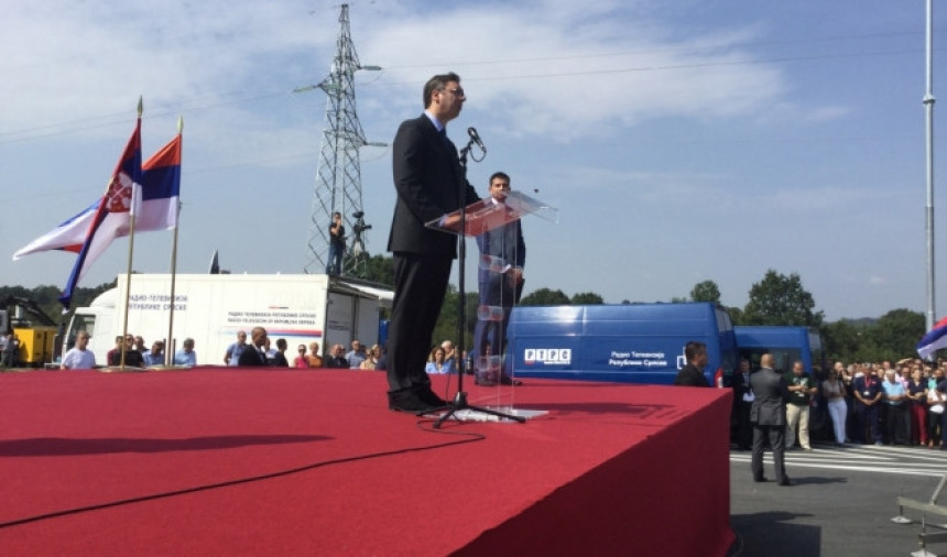 Vučić pozvao Srpsku da spusti tenzije
