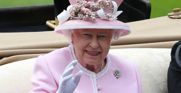 Kraljica Elizabeta vozi „rendž rover“  