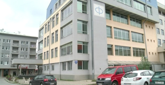 Univerzitet u I. Sarajevu na koljenima