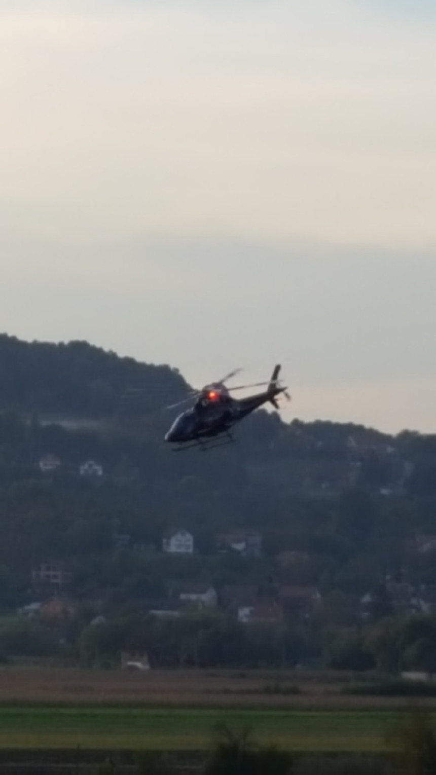 Хеликоптером на партијске скупове