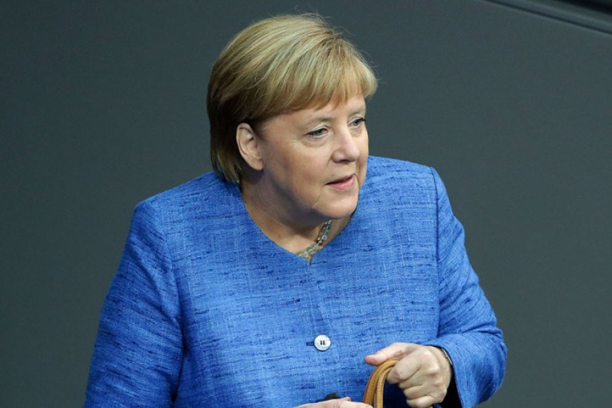 Меркел поручила: Имамо шансу за уредан "Бреxит"  