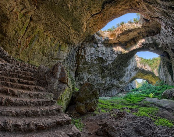 Dronom kroz pećinu staru 70.000 godina 
