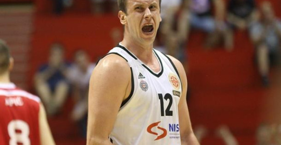 Новица "убица": Млађе морам да заразим Партизаном!