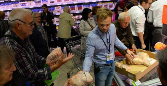 Umalo tuča zbog jeftine piletine!