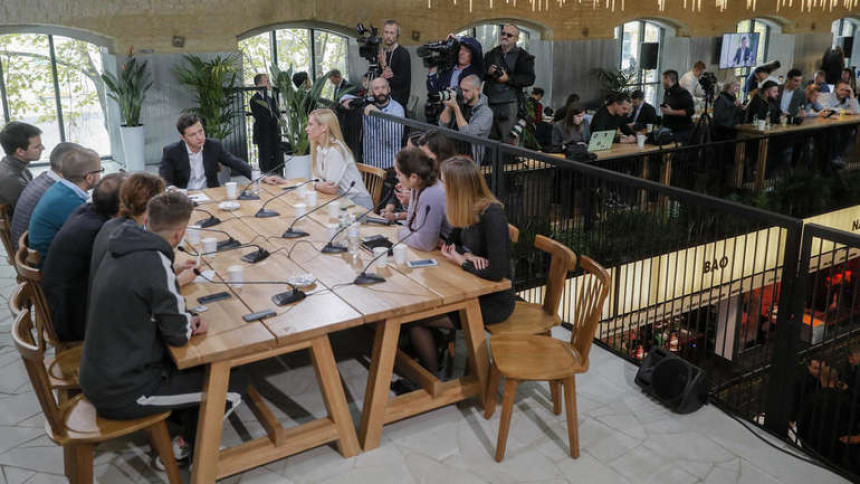 Zelenski govorio 12 sati na presu za novinare 