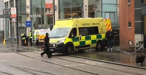 Napad nožem u tržnom centru, ranjeno 5 osoba