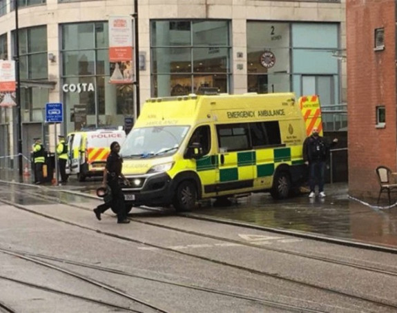 Napad nožem u tržnom centru, ranjeno 5 osoba