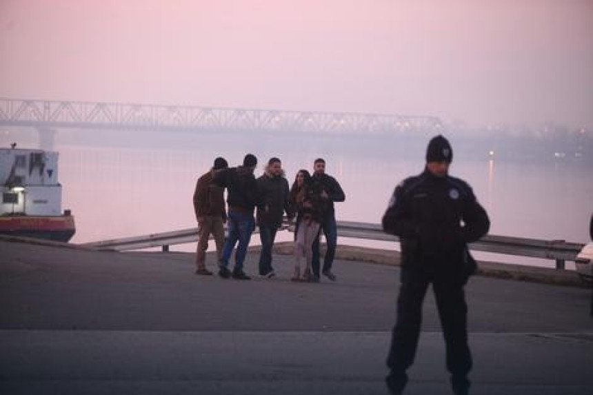 "Pink Panteri": Haos na ročištu