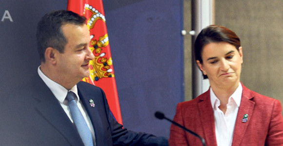 Šou na sastanku: Oteo mikrofon Ani