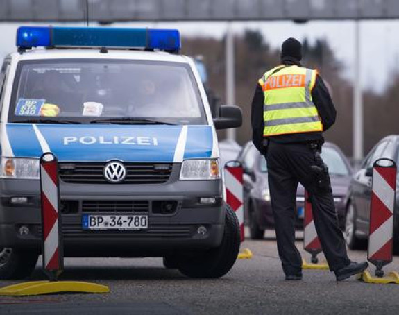 Uletio autom na stajalište