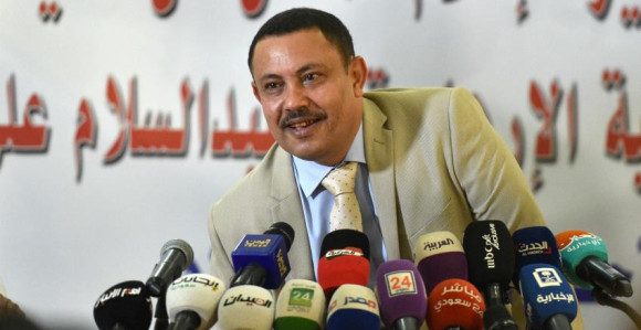 Novinar cipelom gađao ministra