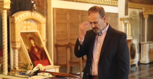 Ambasador SAD se krstio sa tri prsta u Beogradu