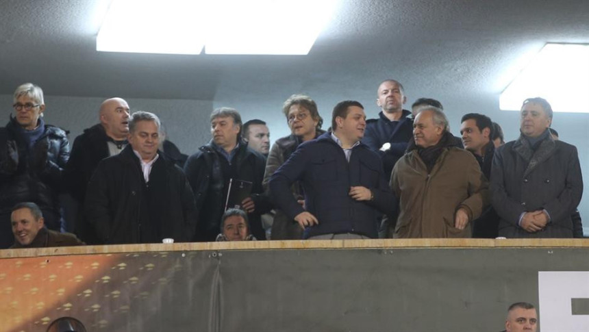 GROBARI OTJERALI UPRAVU!