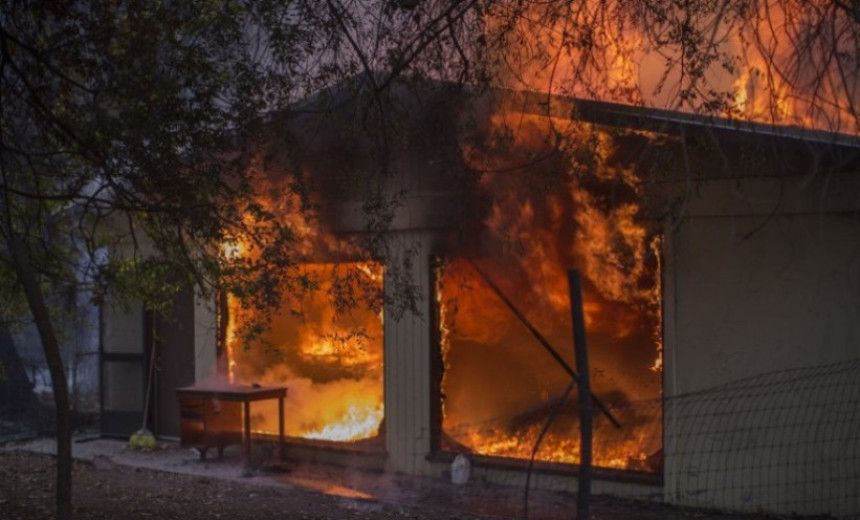 Kalifornija: Požar veliki kao Njujork