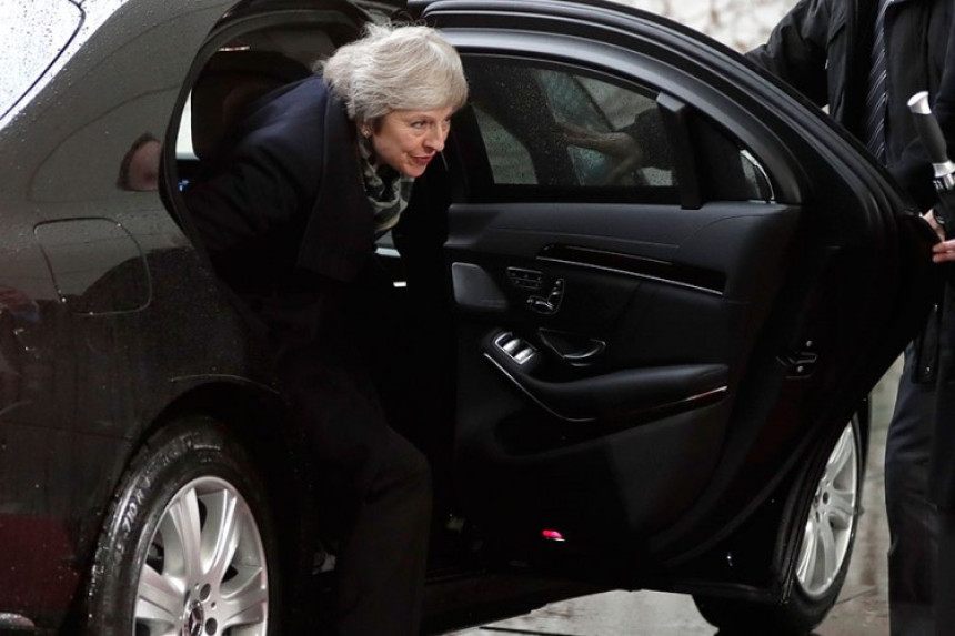 Novi problemi: Mejova zaključana 