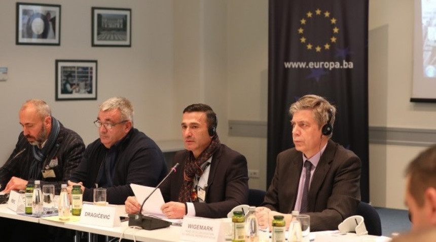 Pohvale za mirni put do pravde