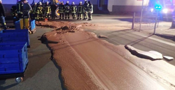 Topla čokolada se izlila na ulicu 