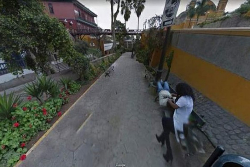 Pronašao svoju ženu sa švalerom preko Google Street mape!