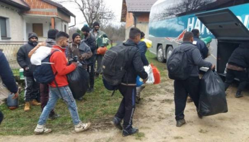 Migranti smješteni u prihvatne centre Ušivak i Blažuj