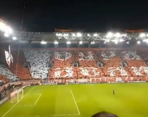 Spektakularna koreografija, čitav stadion u crvenoj i bijeloj boji