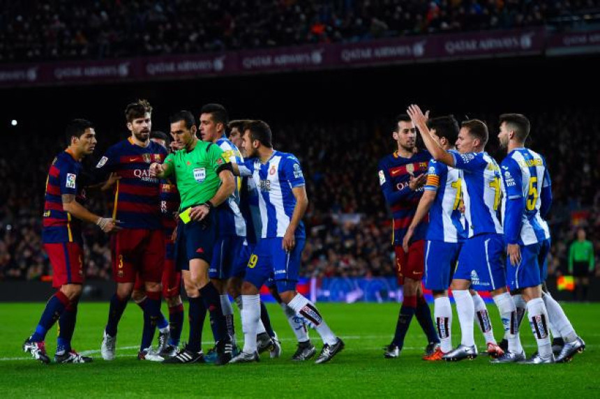 Суаресу због вријеђања два меча суспензије!