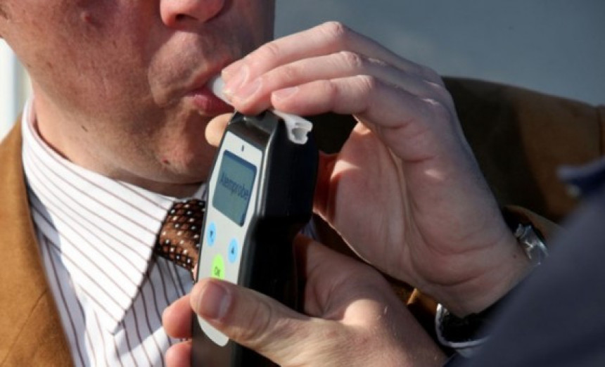 Pijani Rus pokvario alko-test uređaj