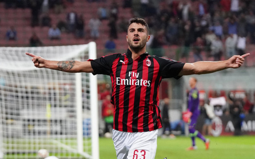 ИТА: "Џокер“ Кутроне одвео Милан у 1/4-финале Купа!