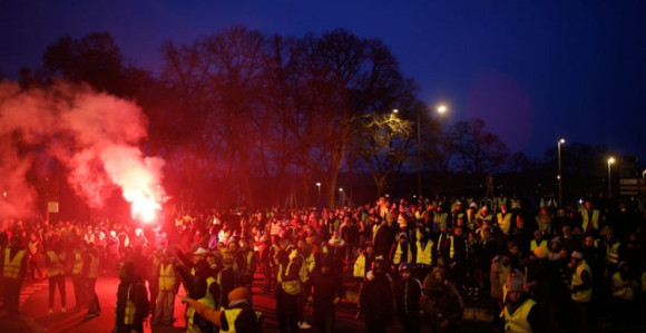 Pariz: Suzavac na demonstrante