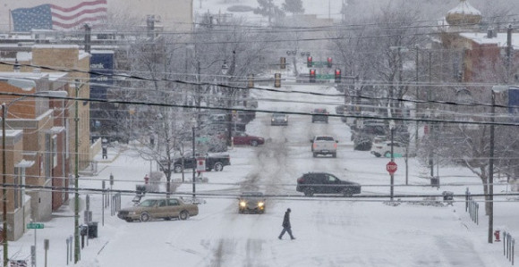 Snježna oluja zakovala Ameriku