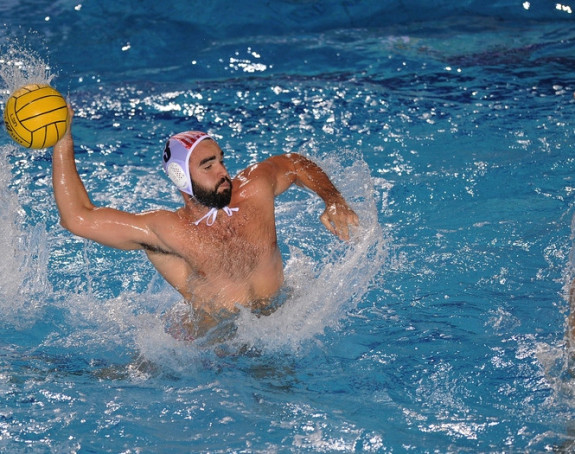 РЛ - Подвиг ватерполиста Звезде: Потопљен Југ!