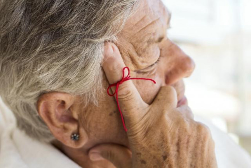Десет раних симптома Алцхајмерове болести