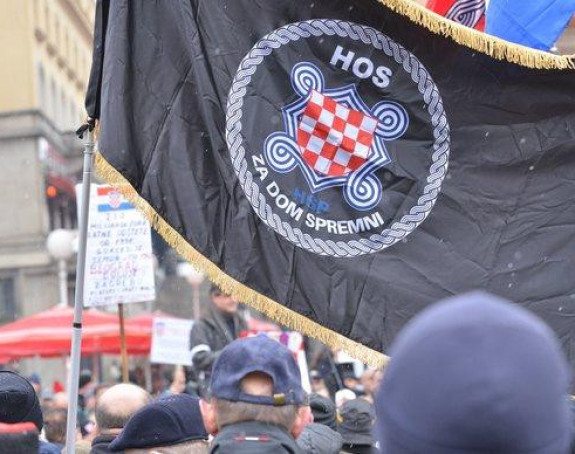 Ustaški natpisi tokom protesta!