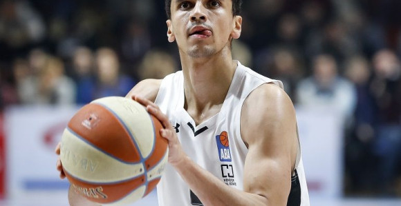 Pejdž dobio srpski pasoš!