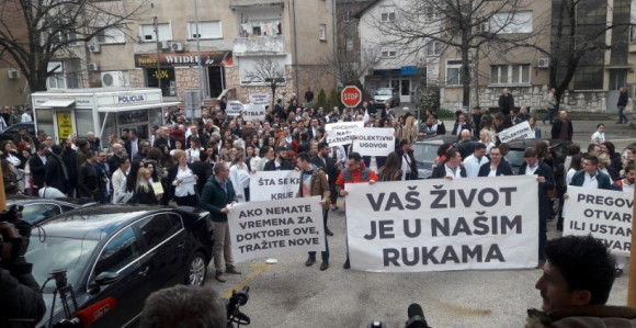 Doktori u Mostaru izašli na ulice!