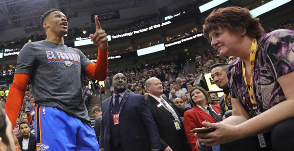 Vestbruk bjesnio, prijetio paru kraj terena!