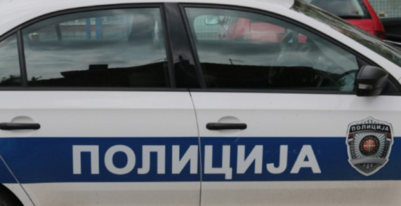 Gorio policijski automobil u BG